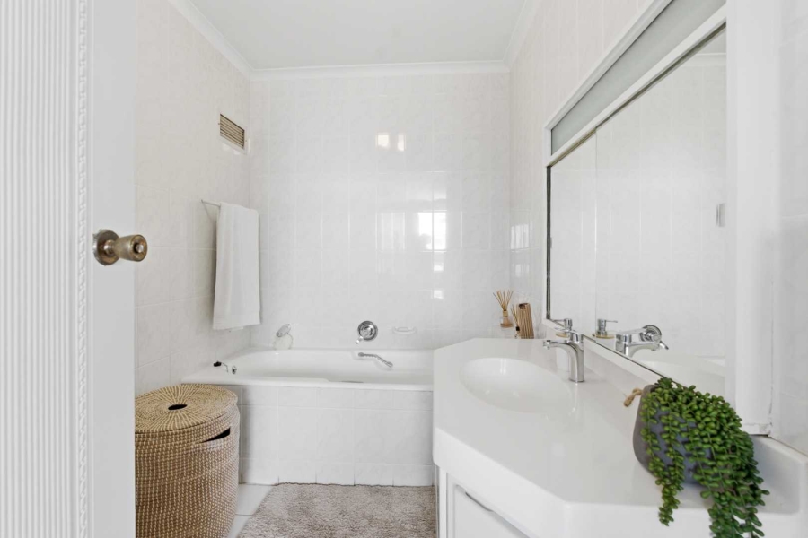 2 Bedroom Property for Sale in Sea Point Western Cape